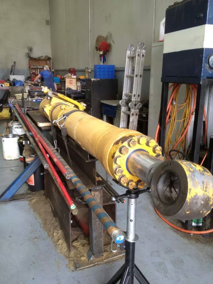 Hydraulic cylinder rebuild